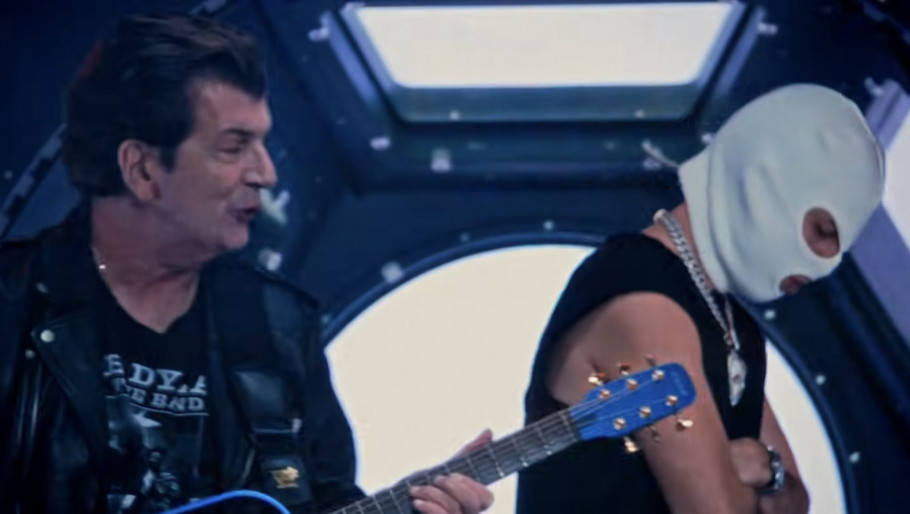 Neočekivani Duet Bajaga I Devito Lansirali Hit Astronaut Video